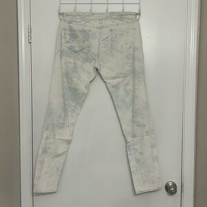 Women’s Light Acid Wash Jeans